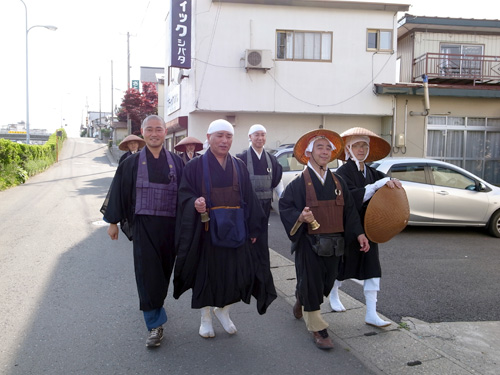 能代市内を縦断。約12kmの道程を3時間で踏破しました。