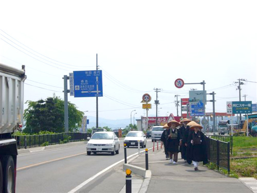 国道７号線をひたすら西へ
