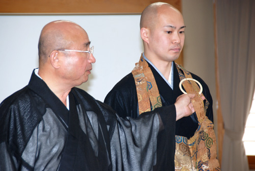 201007024 会員をモデルに
